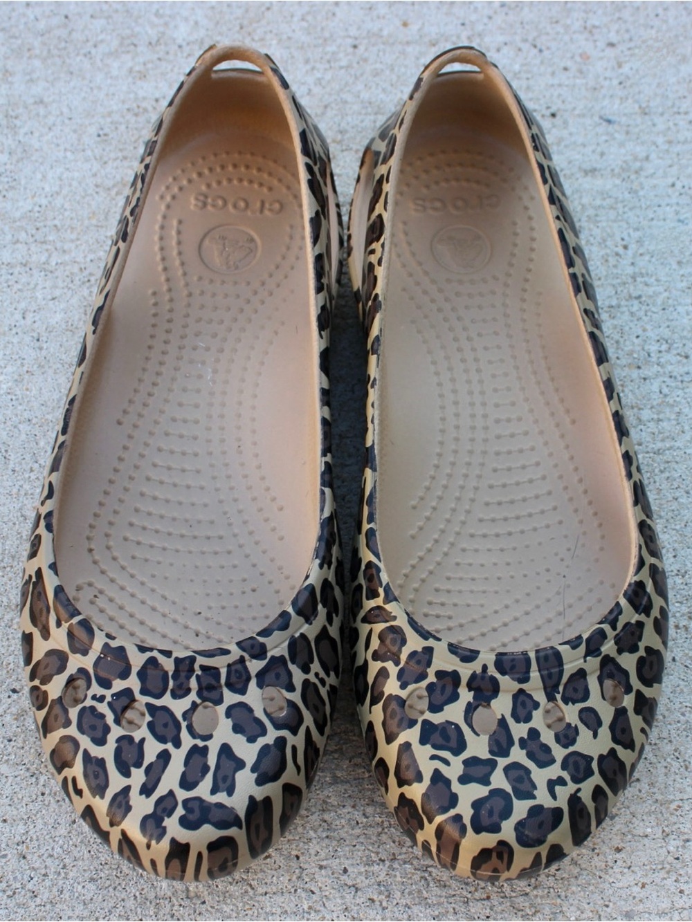 Crocs Women's Kadee Leopard Print Flats Sz 9